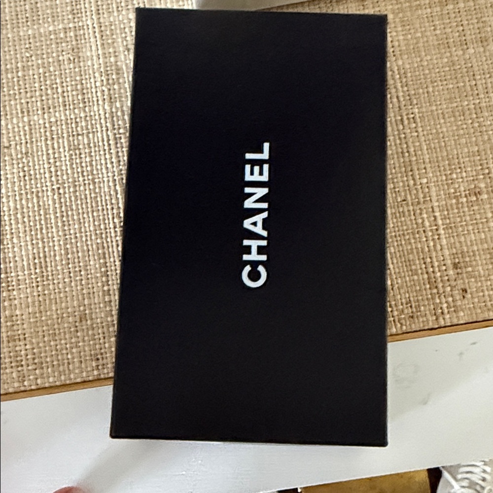 CHANEL Black Quilted Patent Leather Wallet CC Logo - Picture 7 of 7
